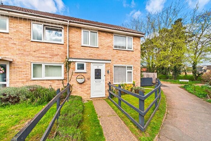 3 Bedroom Semi Detached House For Sale In Collingwood Way, Thetford, IP24