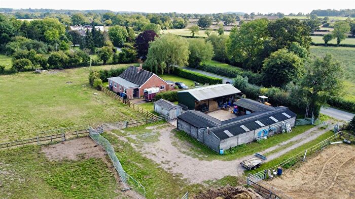 3 Bedroom Detached Bungalow For Sale In Malvern Road, Staunton, Gloucester, GL19