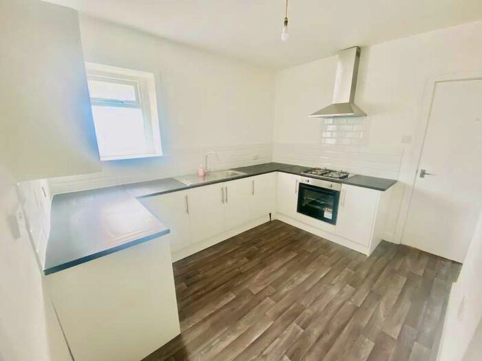 3 Bedroom Flat To Rent In Barry Road, Barry, CF63