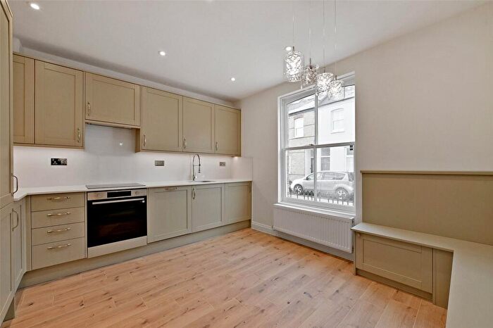 4 Bedroom End Of Terrace House To Rent In Alexandra Road, Windsor, Berkshire, SL4