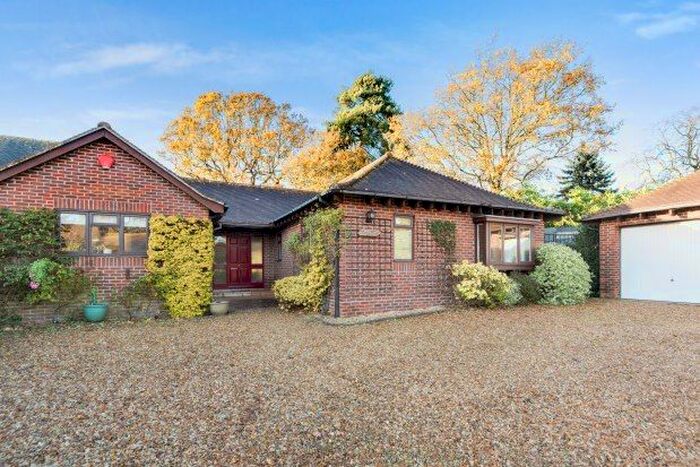3 Bedroom Bungalow To Rent In South Grove, Lymington SO41