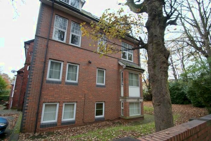 2 Bedroom Flat To Rent In Otley Road, Headingley, Leeds, LS16