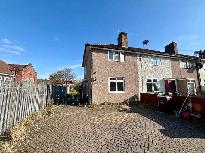 3 Bedroom End Of Terrace House To Rent In Coombes Road, Dagenham, RM9
