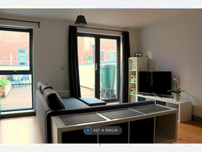 3 Bedroom Semi-Detached House To Rent In Paintworks, Bristol, BS4