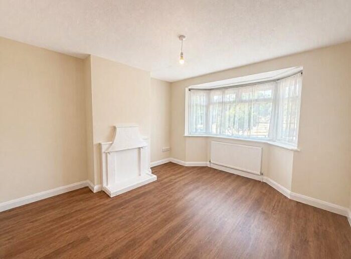 4 Bedroom Semi-Detached House To Rent In Lakers Rise, Banstead, SM7