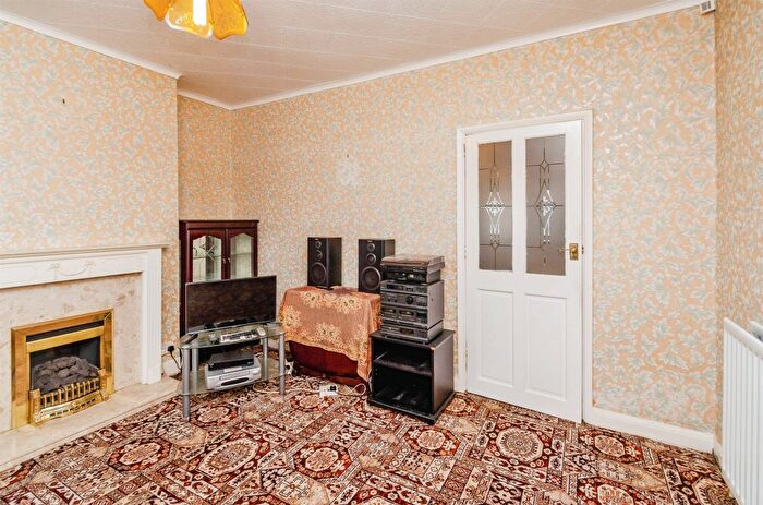 3 Bedroom Semi-Detached House For Sale In Waite Road, Willenhall, WV13