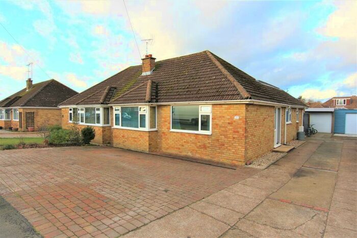2 Bedroom Bungalow To Rent In Nightingale Lane, Burgess Hill, RH15