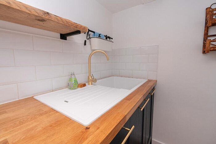2 Bedroom Cottage To Rent In Lower Granton Road, Trinity, Edinburgh, EH5