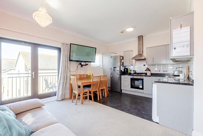 2 Bedroom Apartment For Sale In Davis Way, Sidcup, DA14