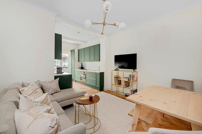 2 Bedroom Flat To Rent In Pembridge Villas, London, W11