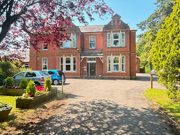 1 Bedroom Property For Sale In Hucclecote Road, Hucclecote, Gloucester, GL3