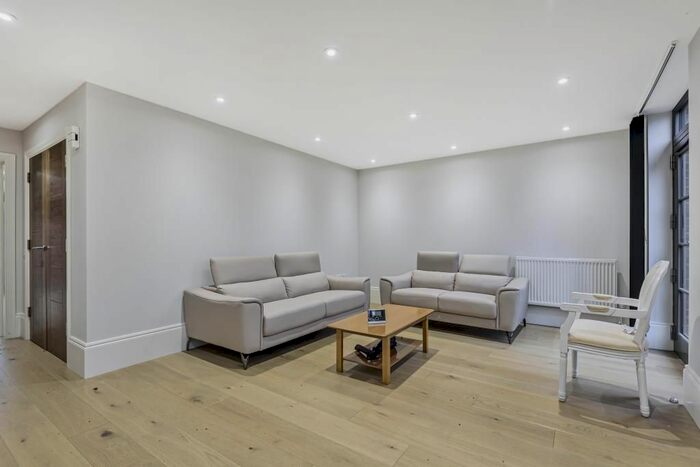 2 Bedroom Flat To Rent In Slough, Buckinghamshire SL2