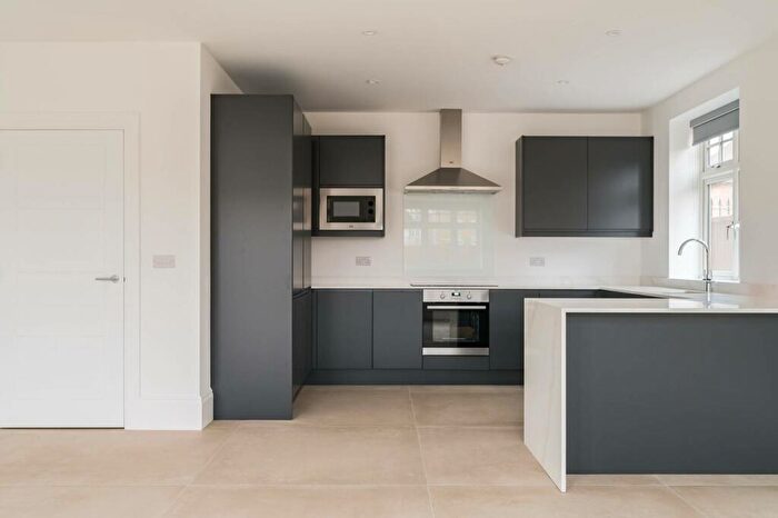 5 Bedroom Semi-Detached House To Rent In Abbey Road, , Enfield, EN1