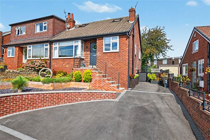 2 Bedroom Bungalow For Sale In West Lea Drive, Tingley, Wakefield, West Yorkshire, WF3