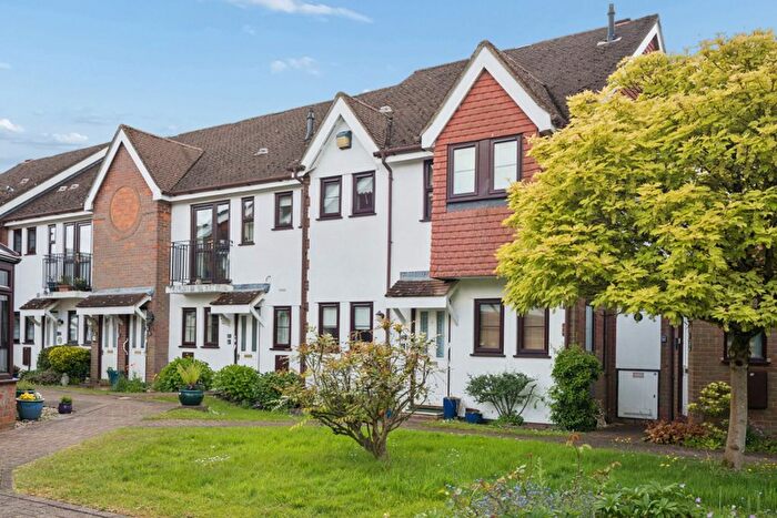 2 Bedroom Flat For Sale In Giles Gate, Prestwood, HP16