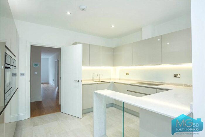 3 Bedroom Apartment To Rent In Colney Hatch Lane, Muswell Hill, London, N10