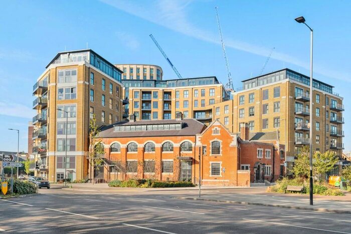 3 Bedroom Flat To Rent In Heritage Walk, Kingston Upon Thames, KT1