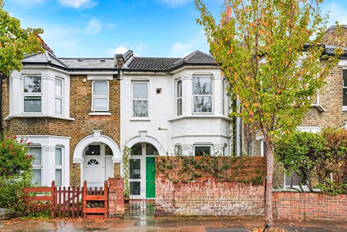 2 Bedroom Flat For Sale In Petersfield Road, London, W3