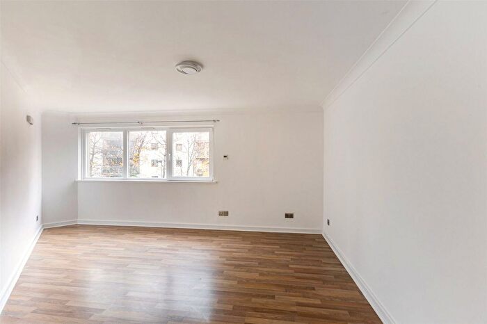 2 Bedroom Flat To Rent In Homer Drive, Isle Of Dogs, London, E14