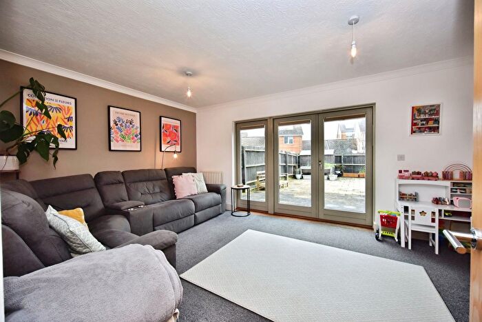 3 Bedroom Semi Detached House For Sale In Stillwater Mews, St. Mary Island Chatham, ME4