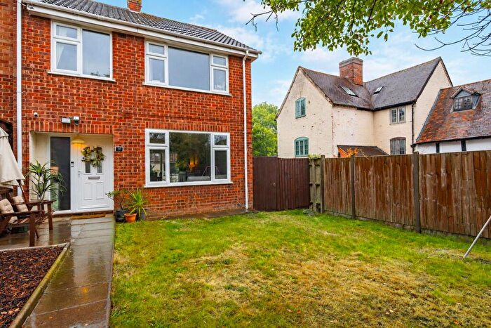 3 Bedroom End Of Terrace House For Sale In Chiel Close, Coventry, CV5