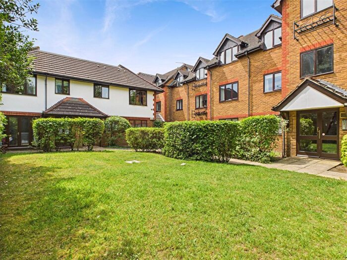 1 Bedroom Flat To Rent In Cranleigh Court, Richmond, TW9