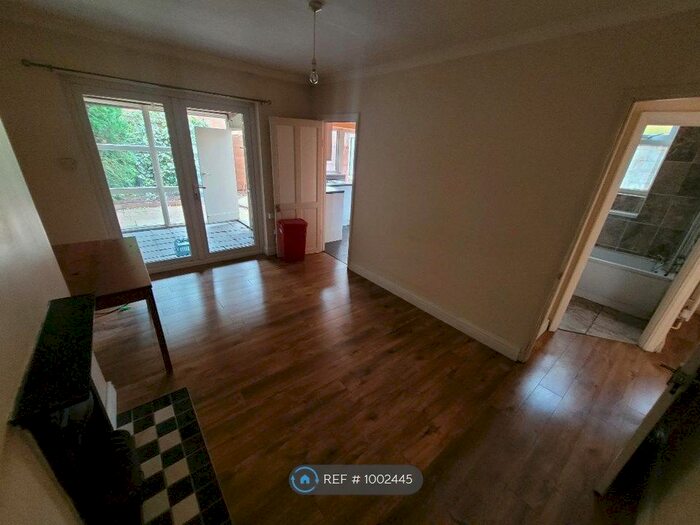 2 Bedroom Flat To Rent In Whitehall Road, Uxbridge UB8