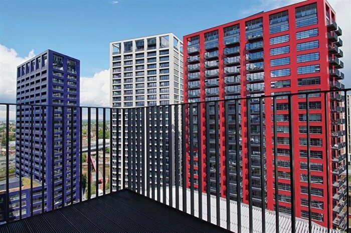 Flat For Sale In Lyell Street London, E14