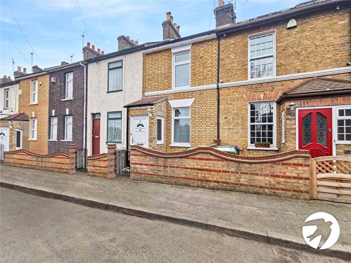 2 Bedroom House To Rent In Crescent Road, Erith, DA8
