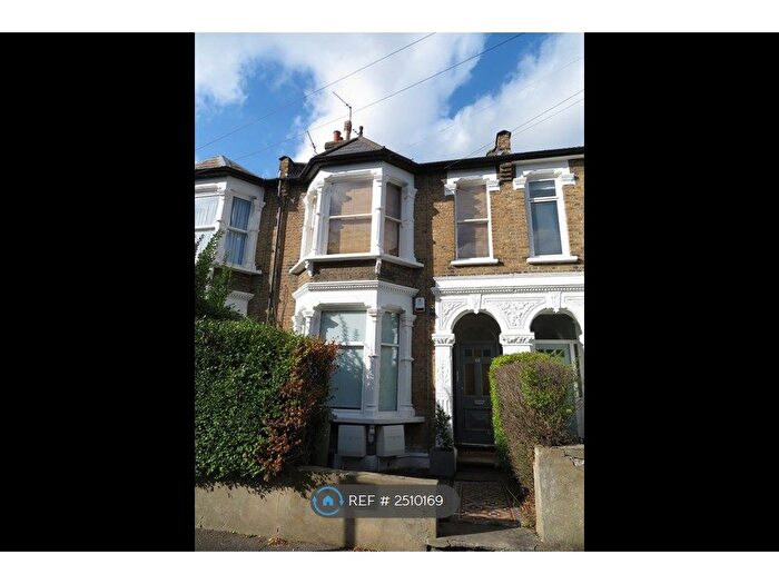 2 Bedroom Flat To Rent In Leytonstone, London, E11