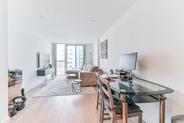 1 Bedroom Flat For Sale In Pinnacle Apartments, Central Croydon, Croydon, CR0