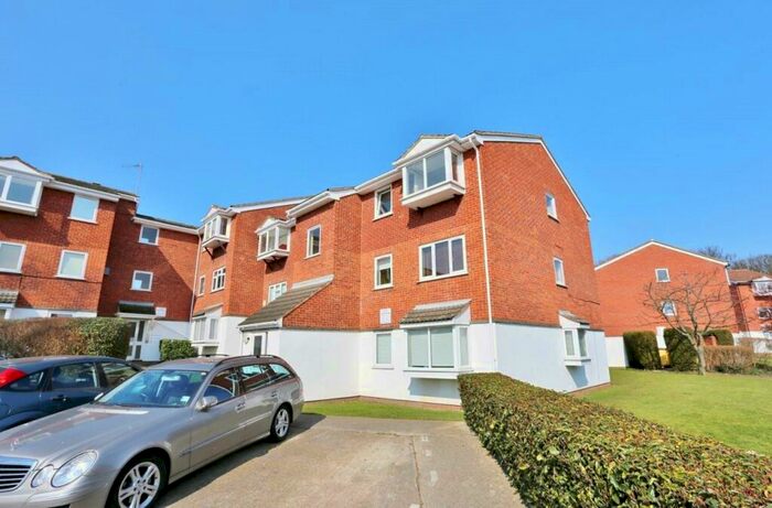 2 Bedroom Apartment To Rent In Heathdene Drive, Belvedere, Kent, DA17