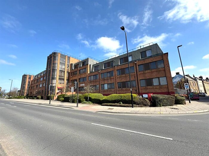 2 Bedroom Apartment For Sale In Priestgate, Peterborough, PE1