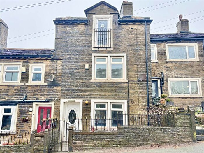3 Bedroom Terraced House For Sale In Ambler Thorn, Queensbury, Bradford, BD13