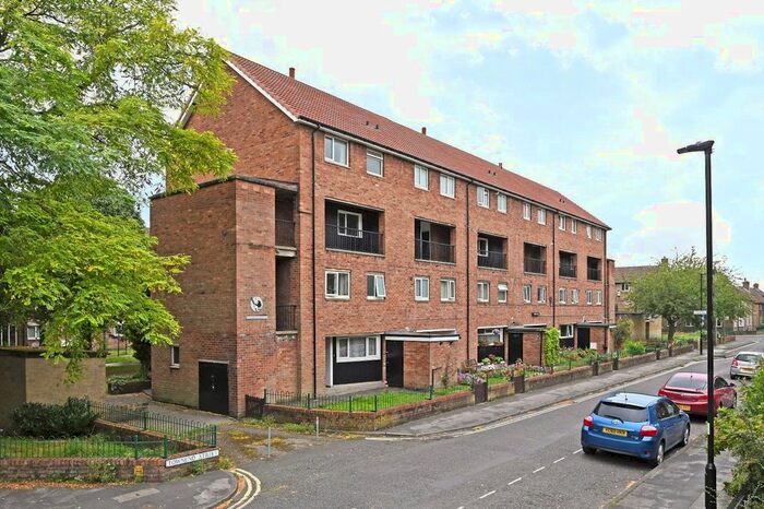 2 Bedroom Flat To Rent In Thornaby House, Townend Street, York, YO31