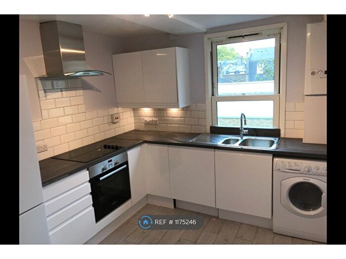 2 Bedroom Flat To Rent In Elliot's Row, Elephant Amp; Castle, London, SE11