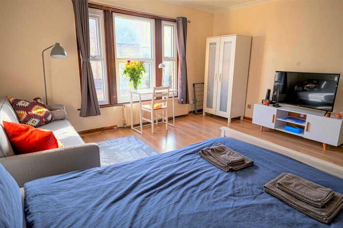 Studio To Rent In Broad Lane, London N15