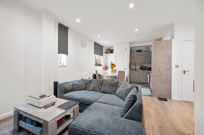 1 Bedroom Flat To Rent In Kingston Road, Wimbledon Chase, London, SW20