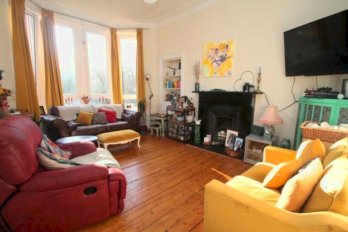 2 Bedroom Flat To Rent In Woodford Street, Shawlands, Glasgow, G41