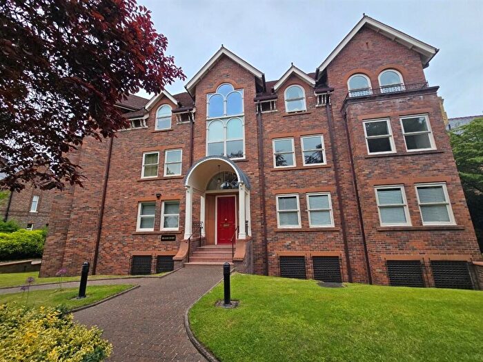 3 Bedroom Flat For Sale In Hawthorn Lane, Wilmslow, SK9
