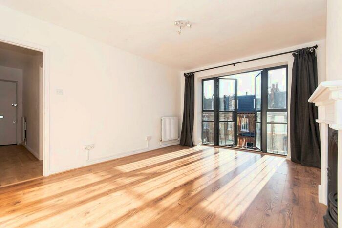2 Bedroom Apartment To Rent In Brynmaer Road, Battersea, SW11