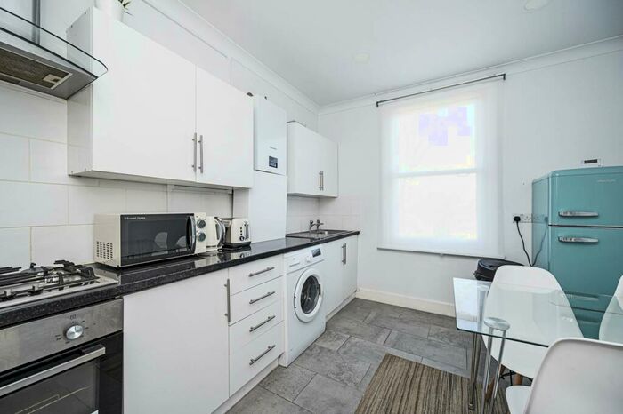 2 Bedroom Maisonette To Rent In North Birkbeck Road, Leyton, London, E11