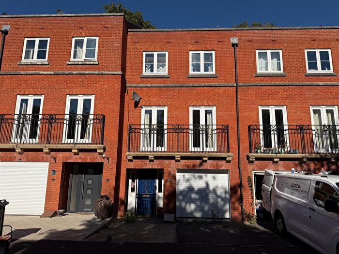 4 Bedroom Town House To Rent In Kerry Hill Way, Maidstone, ME14