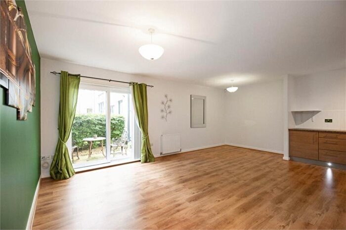 2 Bedroom Flat To Rent In T Newhaven Road, Edinburgh, EH6