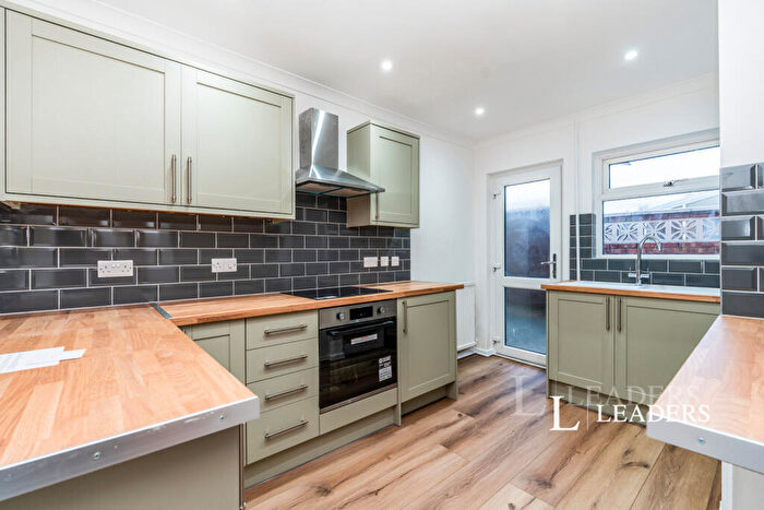 3 Bedroom Semi-Detached House To Rent In Chestnut Avenue, SO50