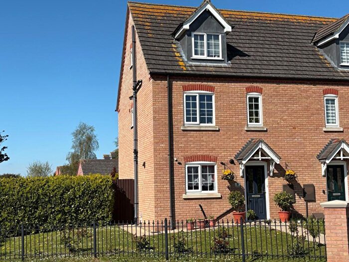 4 Bedroom Semi-Detached House For Sale In The Hayfields, Spalding, PE11