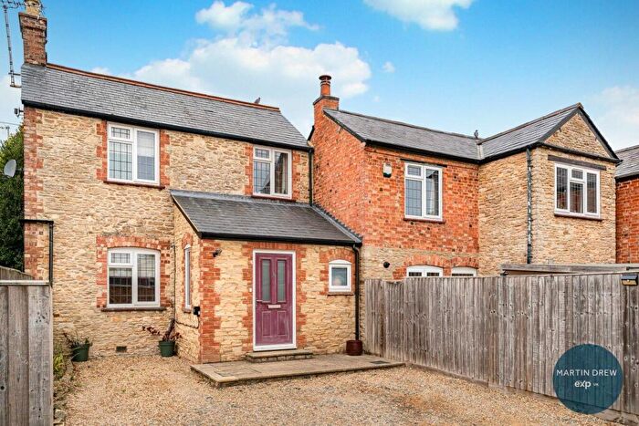 3 Bedroom Detached House For Sale In Herrieffs Farm Road, Brackley, NN13