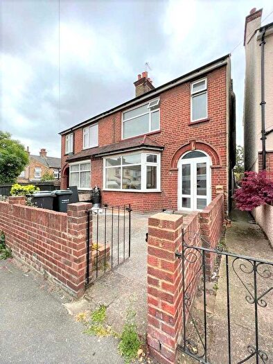 3 Bedroom Semi Detached House For Sale In Devonshire Road, Gravesend, DA12