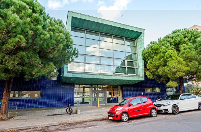 3 Bedroom Apartment For Sale In Redington House, Islington, Rodney Street, N1