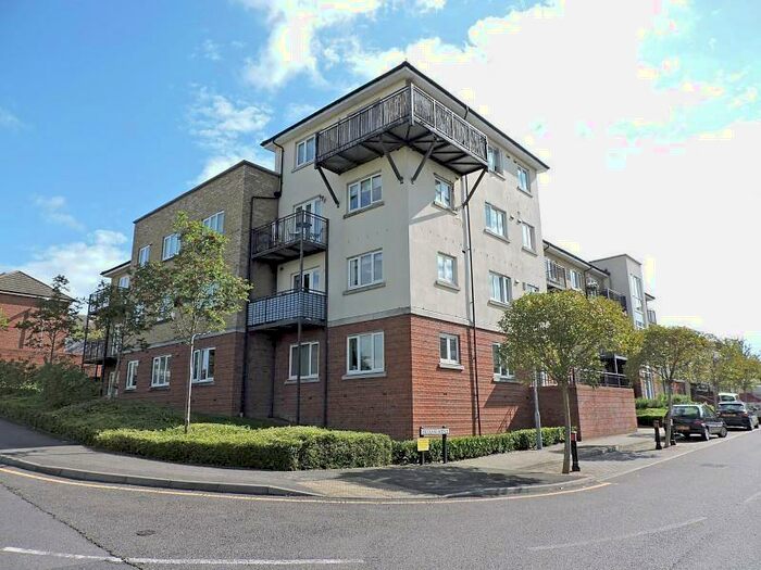 2 Bedroom Flat To Rent In Lovegrove House, HP13